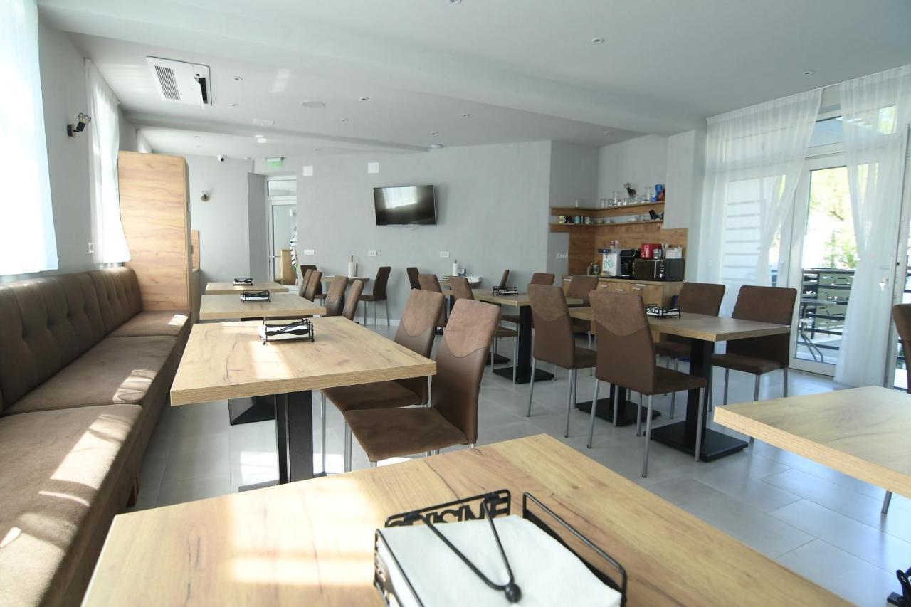 Octogon Hotel ไบเลเฟลิกซ์ ภายนอก รูปภาพ